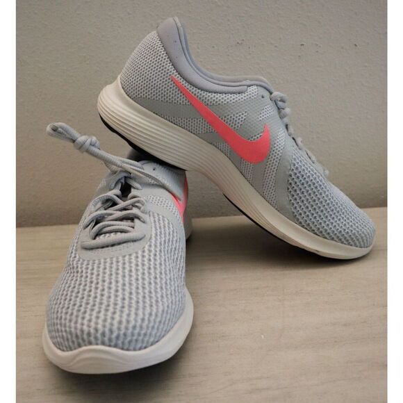 Nike 908999 016 Women’s Size 11 Gray/Pink Revolution 4 Running Sneakers - Picture 2 of 5